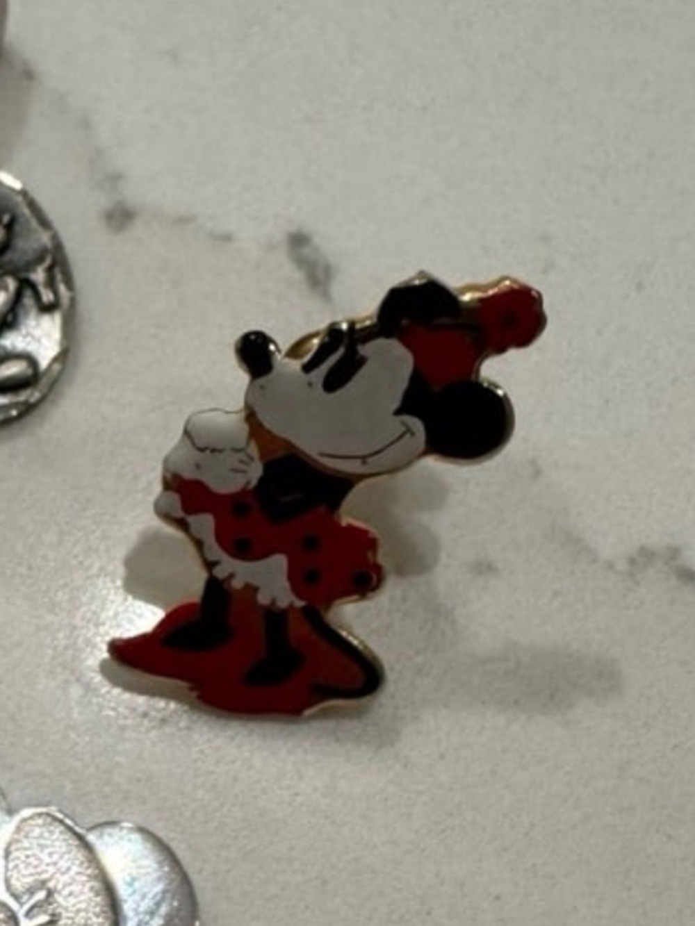 Enamel Minnie Mouse earring Pin - Red, Black, White vintage - Picture 3 of 3